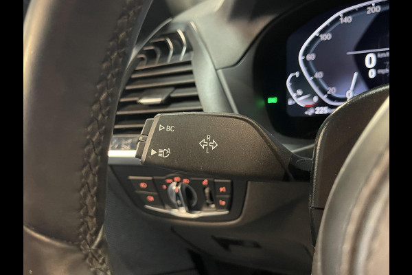 BMW X3 xDrive30e High Executive X Line 19"/Panoramadak/Trekhaak/360 camera/Adaptieve cruise/Dodehoek/Stoel + stuurverwarming/Head-up