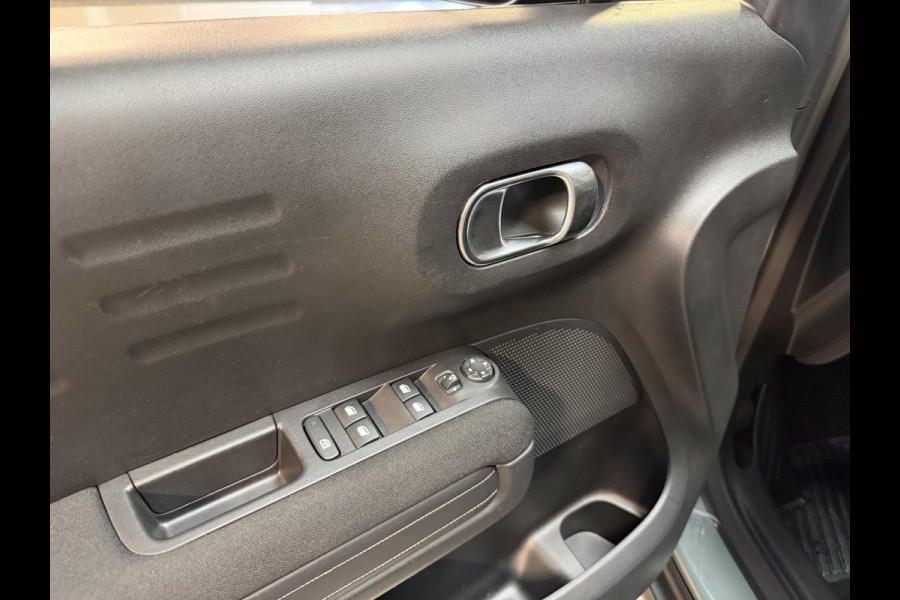 Citroën C3 Aircross 1.2 PureTech Shine 16"/Panoramadak/Leder/Stoelverwarming/Camera/Navigatie/Apple Carplay & Android Auto