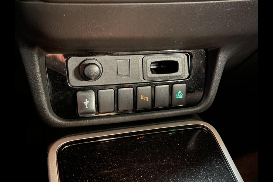 Mitsubishi Outlander 2.4 PHEV Intense 18"/Adaptieve cruise/Dodehoek/LED/Stoelverwarming/PDC v+a/Camera/Apple Carplay & Android Auto
