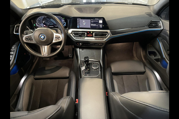 BMW 3 Serie Touring 330e xDrive High Executive 19"/Panoramadak/Adaptieve cruise/Stoelverwarming + memory/Laser LED/360 camera/Head-up/Keyless