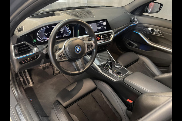 BMW 3 Serie Touring 330e xDrive High Executive 19"/Panoramadak/Adaptieve cruise/Stoelverwarming + memory/Laser LED/360 camera/Head-up/Keyless
