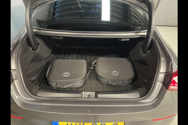 Mercedes-Benz CLA-Klasse 250 e AMG Line 19"/Panoramadak/Sfeerverlichting/Keyless/Camera/Stoelverwarming