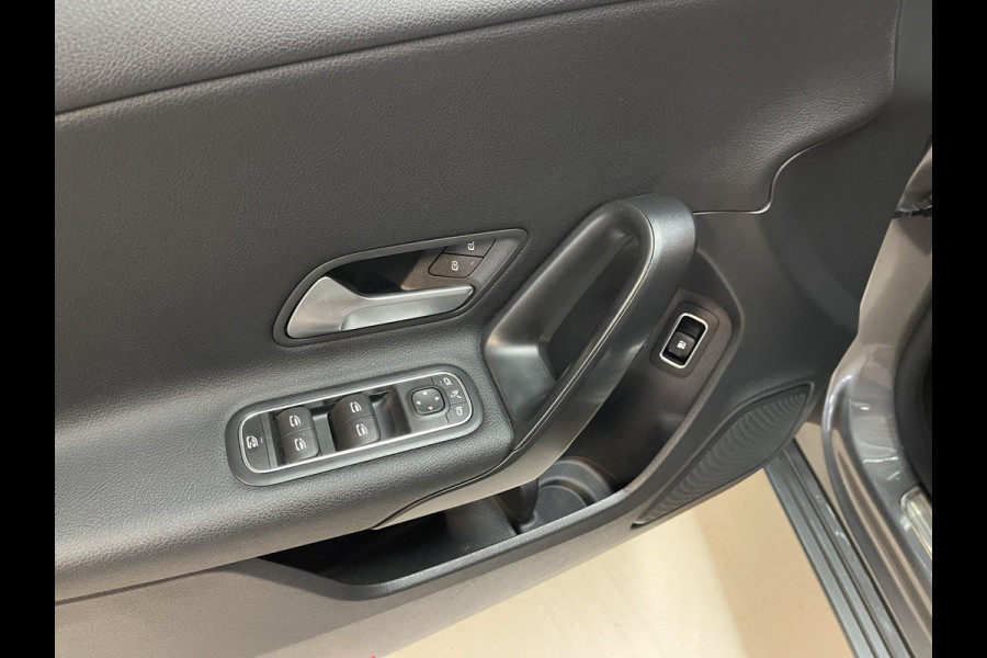 Mercedes-Benz A-Klasse 250 e 17"/Dodehoek/Camera/PDC v+a/Apple Carplay & Android Auto/DAB/Navigatie/Climate