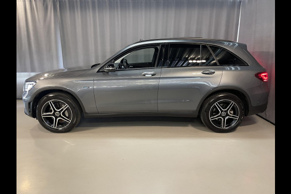 Mercedes-Benz GLC 300e 4MATIC AMG Line 19"/Panoramadak/Luchtvering/Burmester/360 camera/Trekhaak/Multibeam/Adaptieve cruise/Keyless/Dodehoek