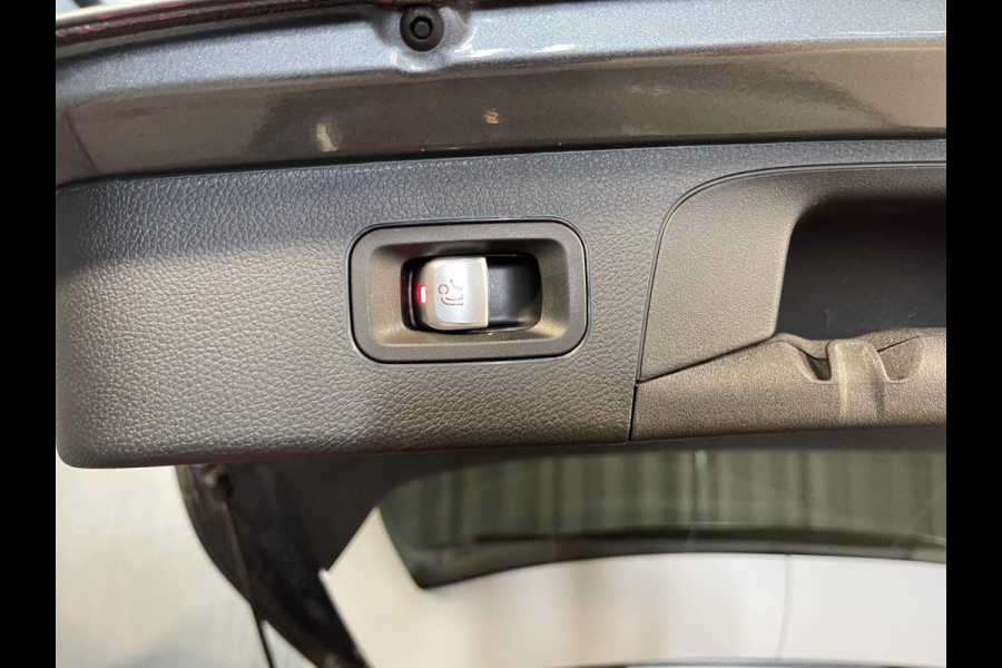 Mercedes-Benz GLC 300e 4MATIC AMG Line 19"/Panoramadak/Luchtvering/Burmester/360 camera/Trekhaak/Multibeam/Adaptieve cruise/Keyless/Dodehoek