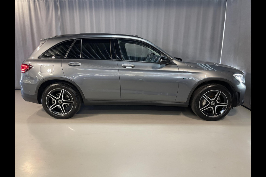 Mercedes-Benz GLC 300e 4MATIC AMG Line 19"/Panoramadak/Luchtvering/Burmester/360 camera/Trekhaak/Multibeam/Adaptieve cruise/Keyless/Dodehoek