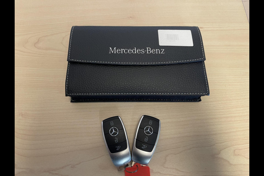 Mercedes-Benz GLC 300e 4MATIC AMG Line 19"/Panoramadak/Luchtvering/Burmester/360 camera/Trekhaak/Multibeam/Adaptieve cruise/Keyless/Dodehoek