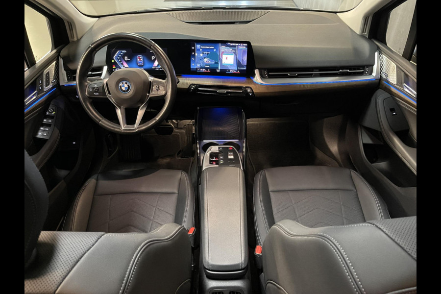 BMW 2 Serie Active Tourer 225e xDrive Luxury Line 17"/Leder + memory/Panoramadak/Stoelmassage/Harman Kardon/Camera/Head-up/Dodehoek/Apple Carplay & Android Auto
