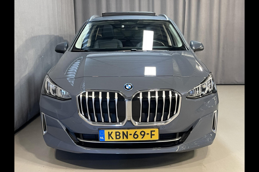 BMW 2 Serie Active Tourer 225e xDrive Luxury Line 17"/Leder + memory/Panoramadak/Stoelmassage/Harman Kardon/Camera/Head-up/Dodehoek/Apple Carplay & Android Auto