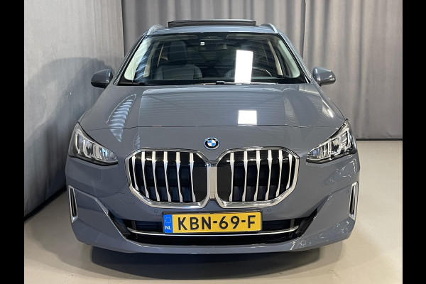 BMW 2 Serie Active Tourer 225e xDrive Luxury Line 17"/Leder + memory/Panoramadak/Stoelmassage/Harman Kardon/Camera/Head-up/Dodehoek/Apple Carplay & Android Auto