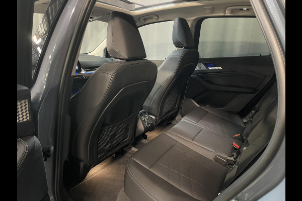 BMW 2 Serie Active Tourer 225e xDrive Luxury Line 17"/Leder + memory/Panoramadak/Stoelmassage/Harman Kardon/Camera/Head-up/Dodehoek/Apple Carplay & Android Auto