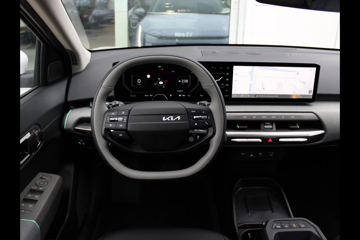 Kia EV4 Plus Advanced 58.3 kWh | DIRECT LEVERBAAR | Schuifkanteldak | Navigatie | Stoel en stuurverwarming | H&K | Elektrische achterklep