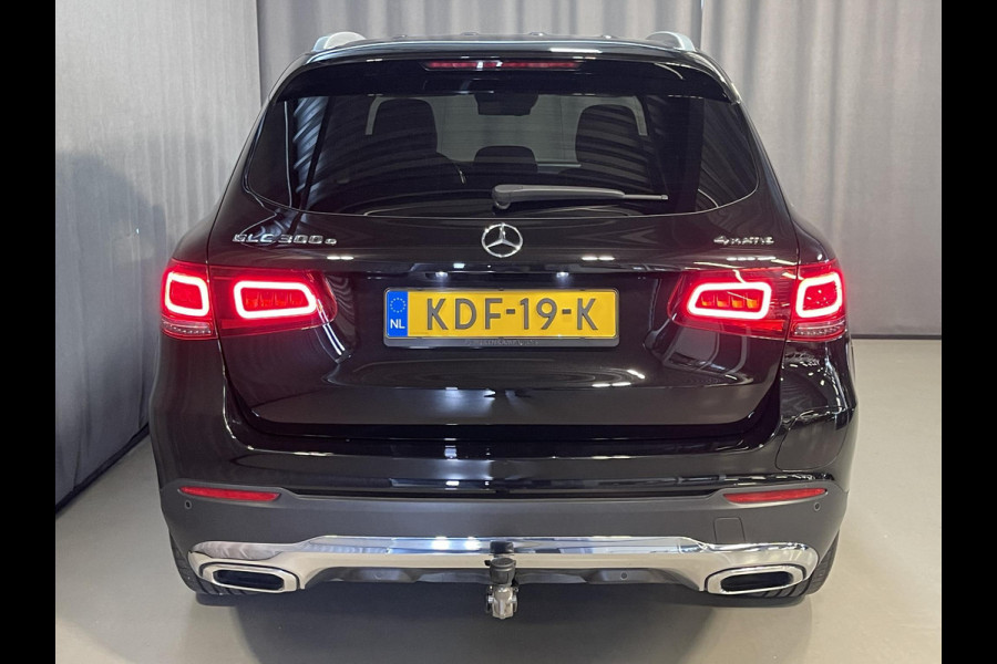 Mercedes-Benz GLC 300e 4MATIC 19"/Trekhaak/Dodehoek/Rijstrooksensor/Sfeerverlichting/Apple Carplay & Android Auto/Stoelverwarming/Elektrische klep