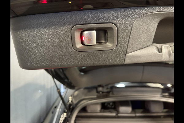 Mercedes-Benz GLC 300e 4MATIC 19"/Trekhaak/Dodehoek/Rijstrooksensor/Sfeerverlichting/Apple Carplay & Android Auto/Stoelverwarming/Elektrische klep