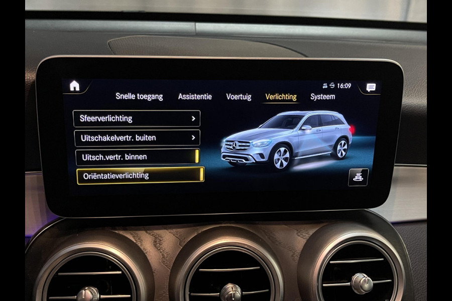 Mercedes-Benz GLC 300e 4MATIC 19"/Trekhaak/Dodehoek/Rijstrooksensor/Sfeerverlichting/Apple Carplay & Android Auto/Stoelverwarming/Elektrische klep