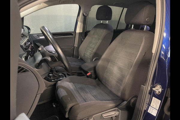 Volkswagen Touran 1.5 TSI Highline 7p 16"/Stoel + stuurverwarming + massage/Keyless/Elektrische klep/PDC v+a/Apple Carplay & Android Auto