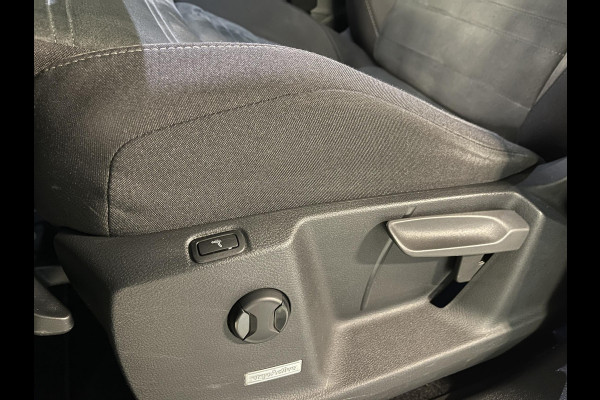 Volkswagen Touran 1.5 TSI Highline 7p 16"/Stoel + stuurverwarming + massage/Keyless/Elektrische klep/PDC v+a/Apple Carplay & Android Auto
