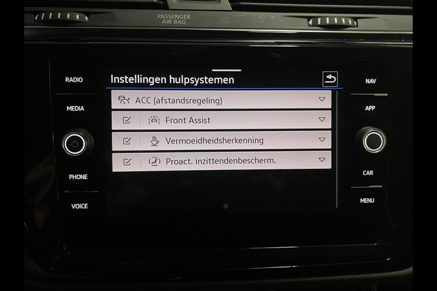 Volkswagen Touran 1.5 TSI Highline 7p 16"/Stoel + stuurverwarming + massage/Keyless/Elektrische klep/PDC v+a/Apple Carplay & Android Auto