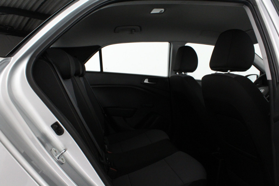 Hyundai i20 1.2 HP > All seeason banden/12 maand BOVAG garantie....