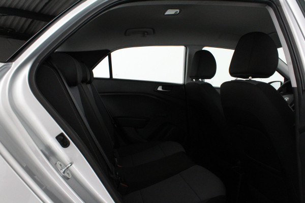 Hyundai i20 1.2 HP > All seeason banden/12 maand BOVAG garantie....