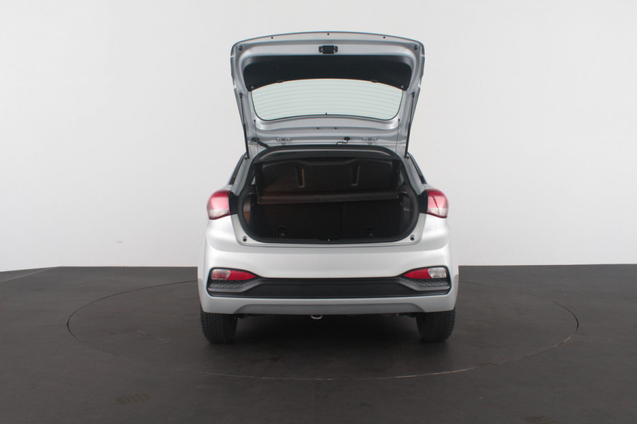 Hyundai i20 1.2 HP > All seeason banden/12 maand BOVAG garantie....