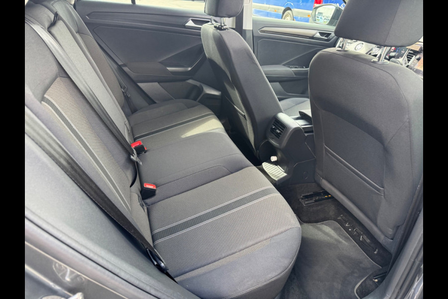 Volkswagen T-Roc 1.0 TSI Style Panorama Virtual Stuurverw. Camera Led