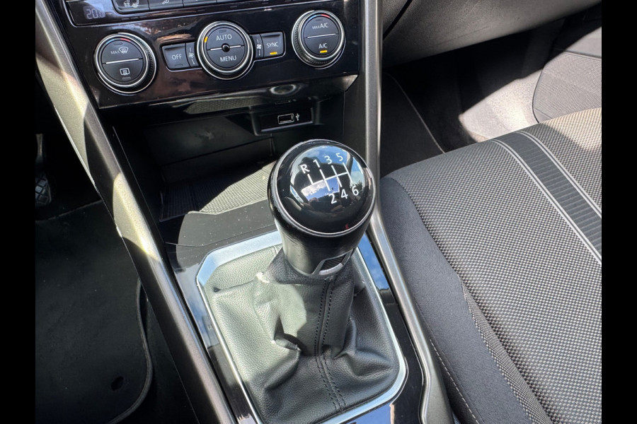 Volkswagen T-Roc 1.0 TSI Style Panorama Virtual Stuurverw. Camera Led
