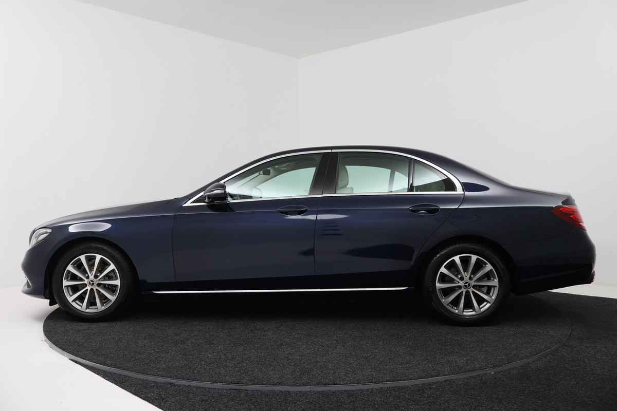 Mercedes-Benz E-Klasse 200 Business Solution (TREKHAAK, STOELVERWARMING, SFEERVERLICHTING, ELEKTR STOELEN, CAMERA)