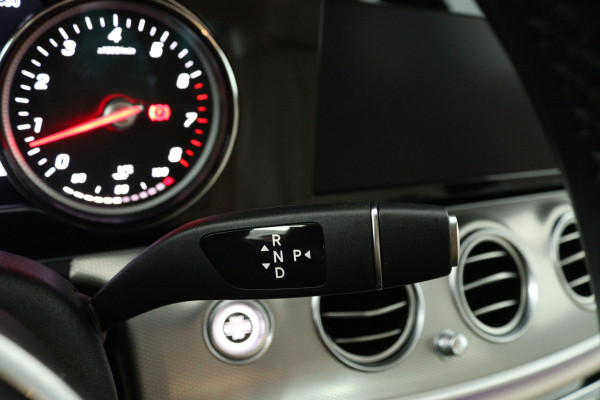 Mercedes-Benz E-Klasse 200 Business Solution (TREKHAAK, STOELVERWARMING, SFEERVERLICHTING, ELEKTR STOELEN, CAMERA)