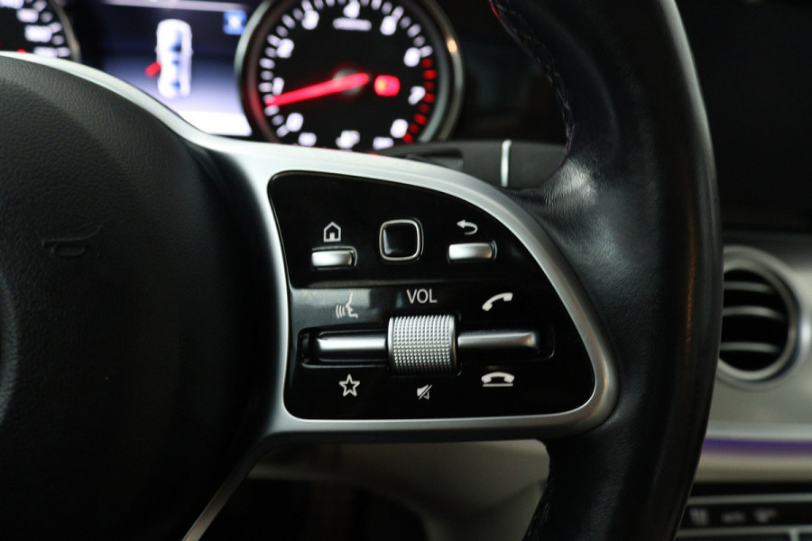 Mercedes-Benz E-Klasse 200 Business Solution (TREKHAAK, STOELVERWARMING, SFEERVERLICHTING, ELEKTR STOELEN, CAMERA)