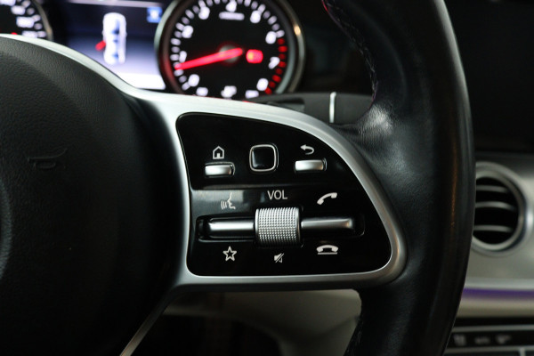 Mercedes-Benz E-Klasse 200 Business Solution (TREKHAAK, STOELVERWARMING, SFEERVERLICHTING, ELEKTR STOELEN, CAMERA)