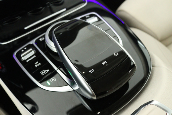Mercedes-Benz E-Klasse 200 Business Solution (TREKHAAK, STOELVERWARMING, SFEERVERLICHTING, ELEKTR STOELEN, CAMERA)