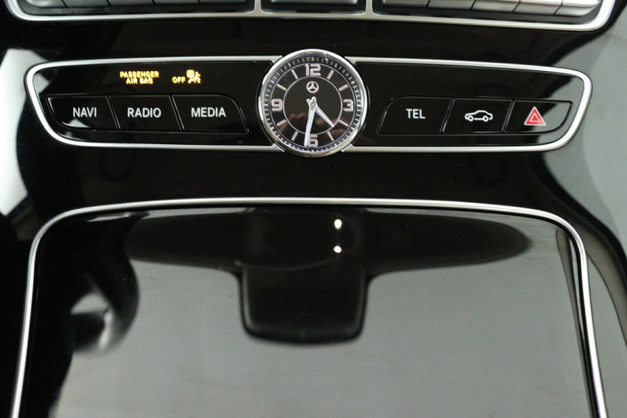 Mercedes-Benz E-Klasse 200 Business Solution (TREKHAAK, STOELVERWARMING, SFEERVERLICHTING, ELEKTR STOELEN, CAMERA)