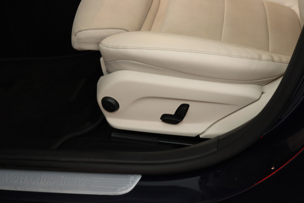 Mercedes-Benz E-Klasse 200 Business Solution (TREKHAAK, STOELVERWARMING, SFEERVERLICHTING, ELEKTR STOELEN, CAMERA)