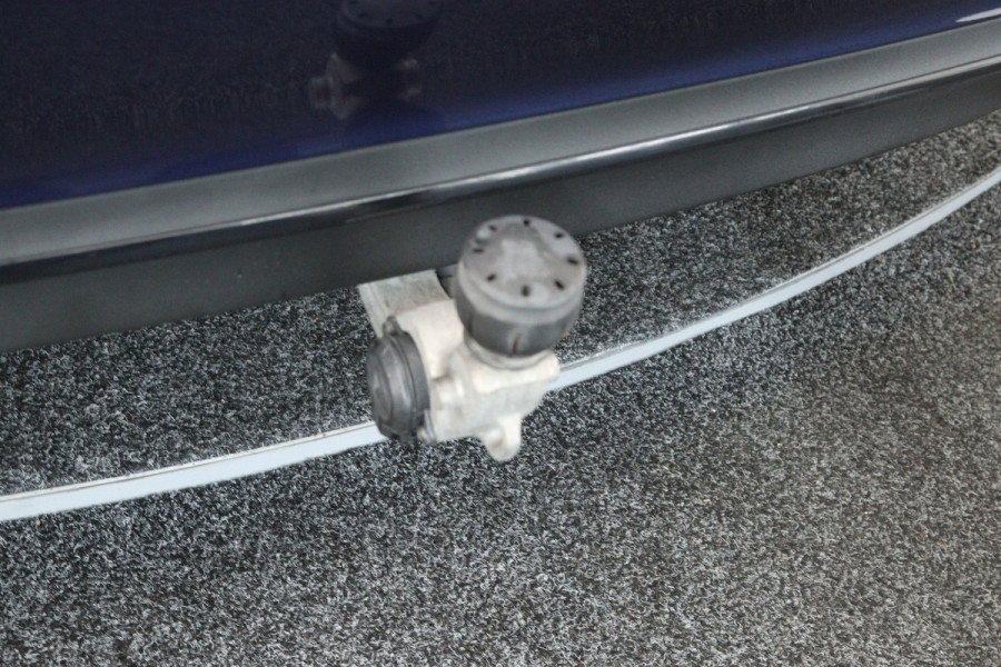 Mercedes-Benz E-Klasse 200 Business Solution (TREKHAAK, STOELVERWARMING, SFEERVERLICHTING, ELEKTR STOELEN, CAMERA)