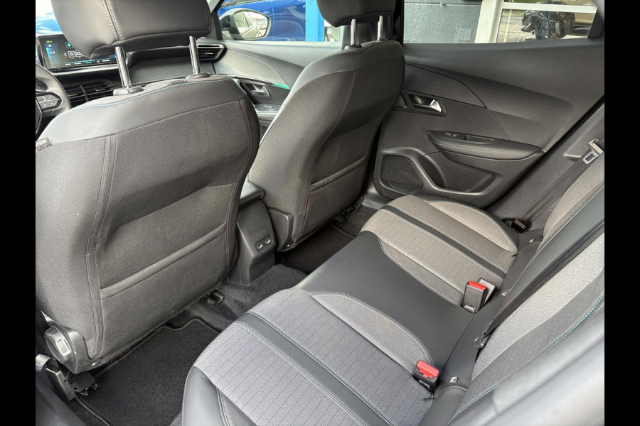 Peugeot e-2008 EV Allure Pack 50 kWh | 93,9% SOH | Navi | Achteruitrijcamera | Cruise Control | Climate Control |