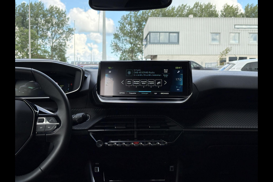 Peugeot e-2008 EV Allure Pack 50 kWh | 93,9% SOH | Navi | Achteruitrijcamera | Cruise Control | Climate Control |