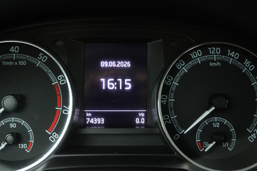 Škoda Fabia 1.0 TSI Sport business (TREKHAAK, CAMERA, STOELVERWARMING, CRUISE CONTROL, PARKEERSENSOREN)