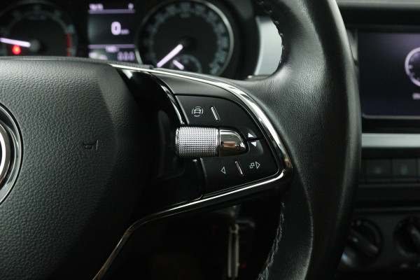 Škoda Fabia 1.0 TSI Sport business (TREKHAAK, CAMERA, STOELVERWARMING, CRUISE CONTROL, PARKEERSENSOREN)
