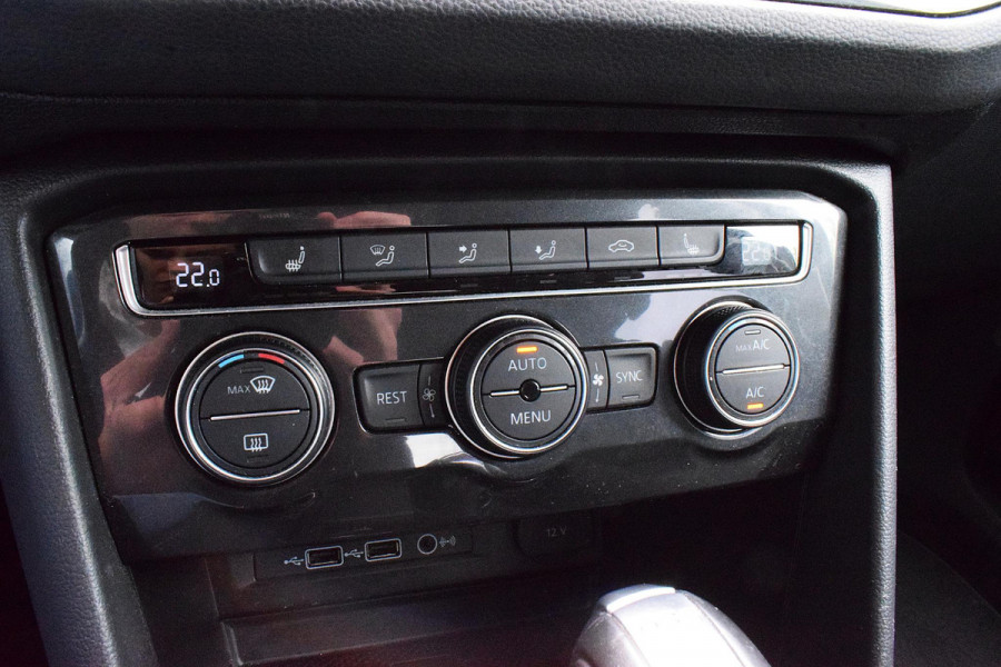 Volkswagen Tiguan 2.0 TSI 4Motion Highline | Trekhaak | Apple CarPlay | Camera | Stoelverwarming