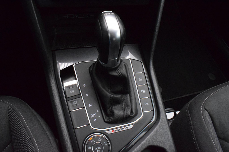 Volkswagen Tiguan 2.0 TSI 4Motion Highline | Trekhaak | Apple CarPlay | Camera | Stoelverwarming