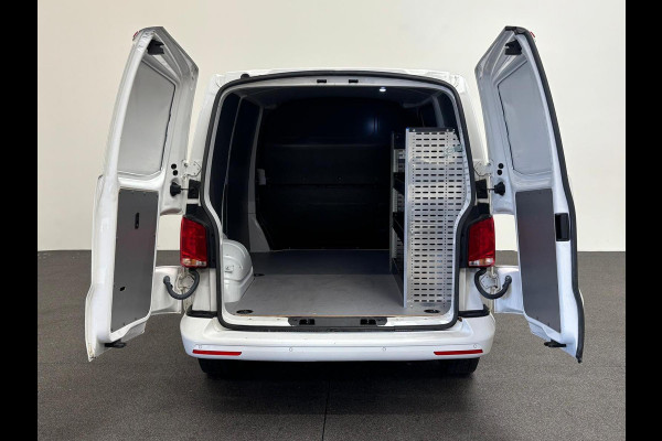 Volkswagen Transporter 2.0 TDI L1H1 30 Comfortline Airco Cruise Control Apple Carplay Side-bars Licht Metalen velgen Verwarmbare voorstoelen