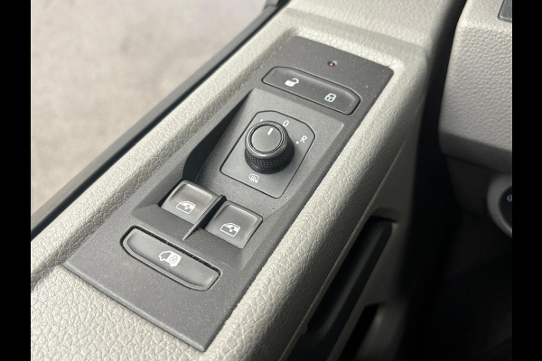 Volkswagen Transporter 2.0 TDI L1H1 30 Comfortline Airco Cruise Control Apple Carplay Side-bars Licht Metalen velgen Verwarmbare voorstoelen