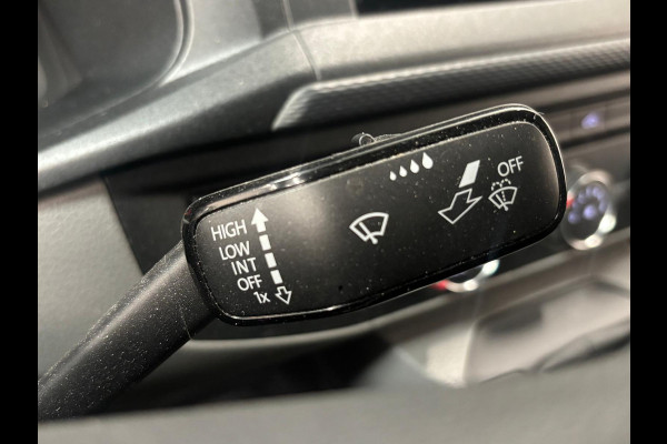 Volkswagen Transporter 2.0 TDI L1H1 30 Comfortline Airco Cruise Control Apple Carplay Side-bars Licht Metalen velgen Verwarmbare voorstoelen