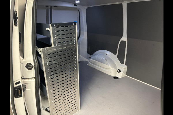 Volkswagen Transporter 2.0 TDI L1H1 30 Comfortline Airco Cruise Control Apple Carplay Side-bars Licht Metalen velgen Verwarmbare voorstoelen