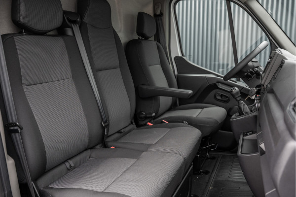 Renault Master Bleu DCI 135PK | L2H2 | Nieuw | Navi | 3-Zits | LED | Cruise | Airco