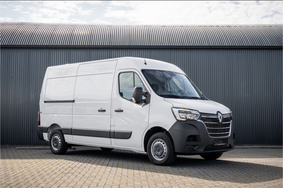 Renault Master **Bleu DCI 135PK | L2H2 | Nieuw | Navi | 3-Zits | LED | Cruise | Airco**