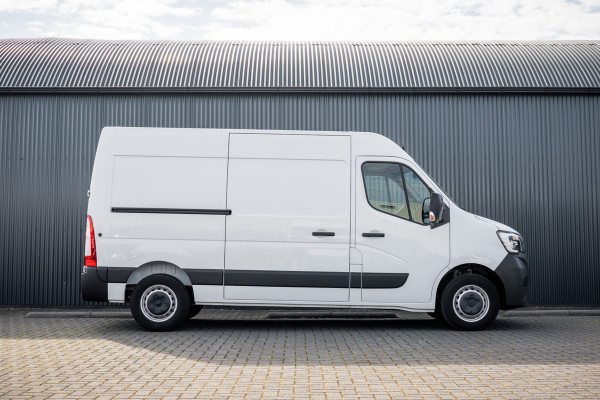 Renault Master **Bleu DCI 135PK | L2H2 | Nieuw | Navi | 3-Zits | LED | Cruise | Airco**
