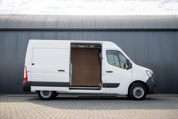 Renault Master **Bleu DCI 135PK | L2H2 | Nieuw | Navi | 3-Zits | LED | Cruise | Airco**