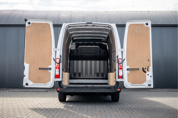 Renault Master **Bleu DCI 135PK | L2H2 | Nieuw | Navi | 3-Zits | LED | Cruise | Airco**